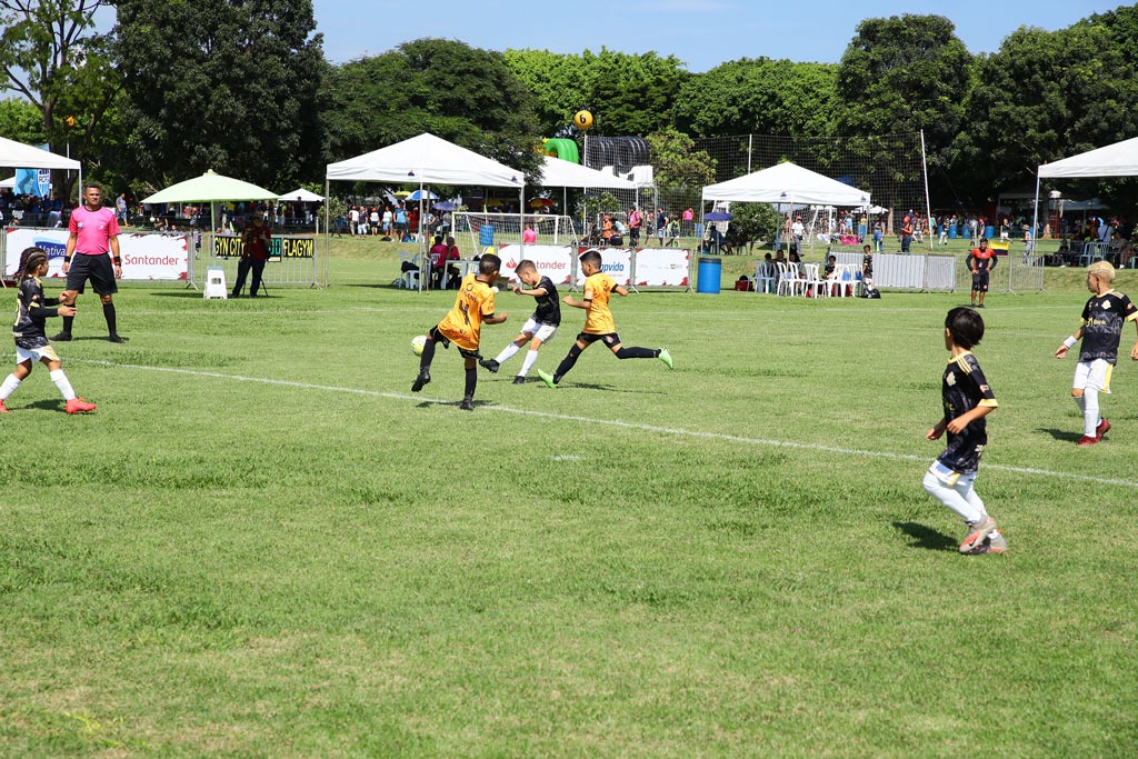 Aparecida sedia maior competição de futebol infantil do mundo - Goiás  Notícia